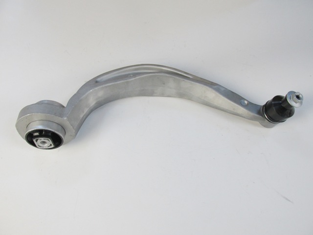 resimler/genel/AUDI A4- 13/15; ÖN ALT TABLA SOL EĞRİ TİP BURÇLU/ROTİLLİ (65 MM M12) (SALINCAK) ALÜMİNYUM (SH)